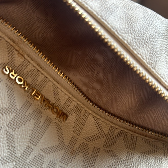 Michael kors backpack - Picture 5 of 9